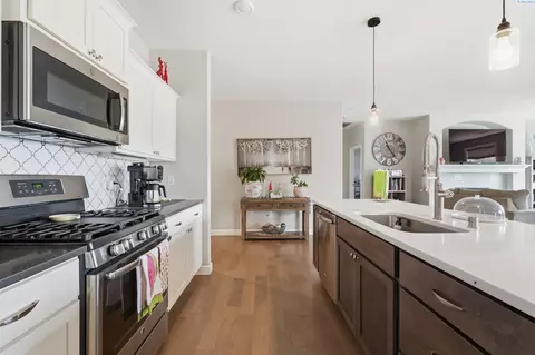Kitchen - 1500 Steele Ct, Pasco, WA 99301 photo 6 of 6