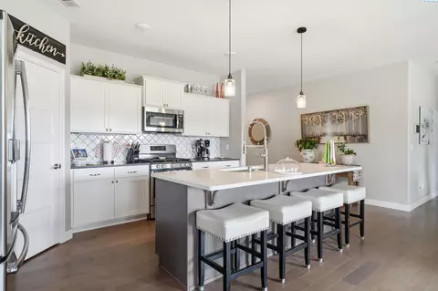 Kitchen - 1500 Steele Ct, Pasco, WA 99301 photo 5 of 6