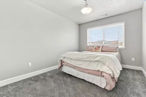 Bedroom - 5902 Nauvoo Ln, Pasco, WA 99301 photo 4 of 4