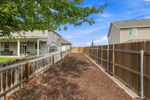 Exterior - 5902 Nauvoo Ln, Pasco, WA 99301 photo 8 of 9