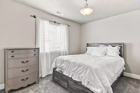 Bedroom - 5902 Nauvoo Ln, Pasco, WA 99301 photo 2 of 4
