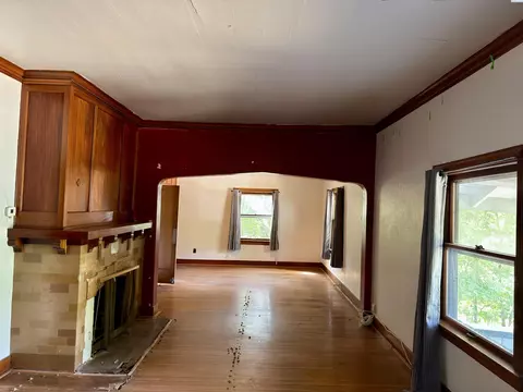 Living - 960 NE Maple St, Pullman, WA 99163 photo 1 of 2