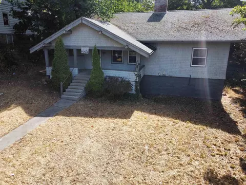 Exterior - 960 NE Maple St, Pullman, WA 99163 photo 5 of 6