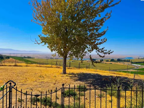 4732 Ringold Rd, Eltopia, WA 99330 photo 5
