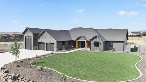 13012 S Steeplechase Dr, Kennewick, WA 99338