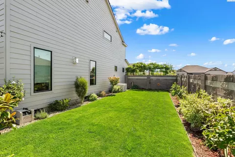 Exterior - 313 Ruby Ave, Grandview, WA 98930 photo 9 of 9