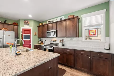 Kitchen - 313 Ruby Ave, Grandview, WA 98930 photo 2 of 4