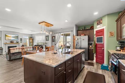Kitchen - 313 Ruby Ave, Grandview, WA 98930 photo 3 of 4