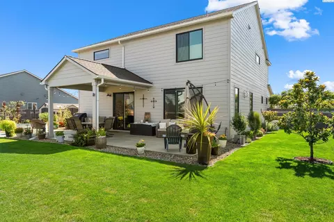 Exterior - 313 Ruby Ave, Grandview, WA 98930 photo 3 of 9