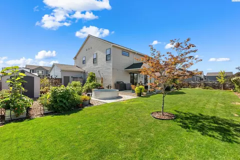Exterior - 313 Ruby Ave, Grandview, WA 98930 photo 5 of 9