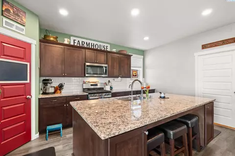 Kitchen - 313 Ruby Ave, Grandview, WA 98930 photo 1 of 4