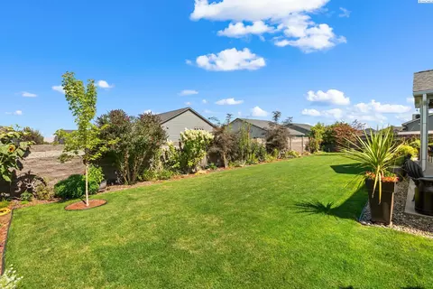 Exterior - 313 Ruby Ave, Grandview, WA 98930 photo 8 of 9