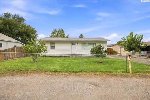 103 N Yost St, Kennewick, WA 99336