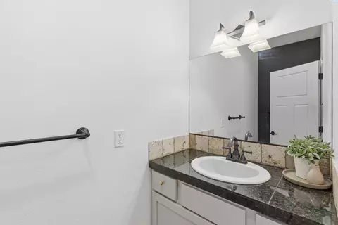Bath - 1273 SW Big Sky Ct, Pullman, WA 99163 photo 1 of 3