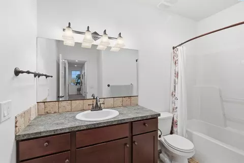 Bath - 1273 SW Big Sky Ct, Pullman, WA 99163 photo 3 of 3