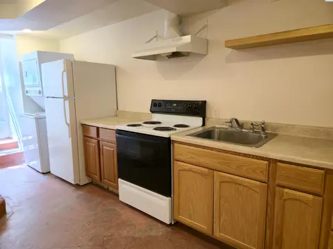 Kitchen - 425 NE Howard St, Pullman, WA 99163 photo 2 of 3