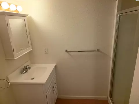 Bath - 425 NE Howard St, Pullman, WA 99163 photo 9 of 9