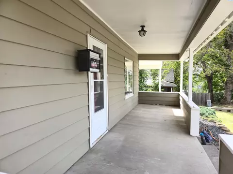Exterior - 425 NE Howard St, Pullman, WA 99163 photo 2 of 4