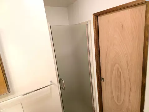 Bath - 425 NE Howard St, Pullman, WA 99163 photo 2 of 9