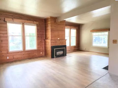 Living - 425 NE Howard St, Pullman, WA 99163 photo 1 of 2