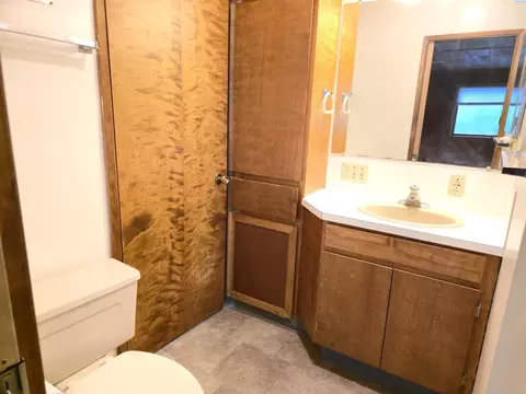 Bath - 425 NE Howard St, Pullman, WA 99163 photo 1 of 9