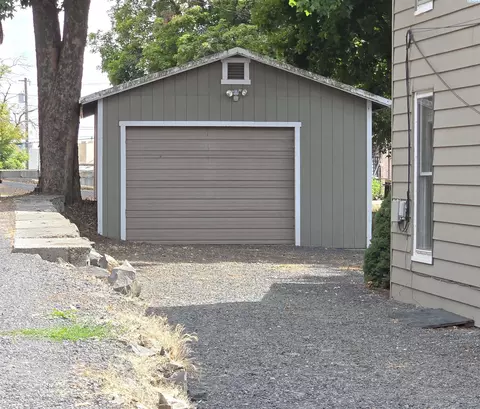 Exterior - 425 NE Howard St, Pullman, WA 99163 photo 4 of 4