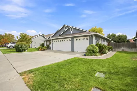 8827 W Klamath Ave, Kennewick, WA 99336