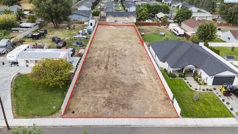 1420 South St, Sunnyside, WA 98944