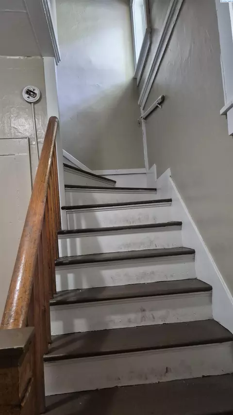 Entry Way - 415 NE Colorado St, Pullman, WA 99163 photo 1 of 1