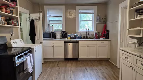 Kitchen - 415 NE Colorado St, Pullman, WA 99163 photo 1 of 3