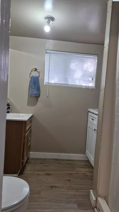 Bath - 415 NE Colorado St, Pullman, WA 99163 photo 1 of 3