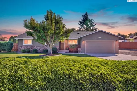 815 S Young St, Kennewick, WA 99336