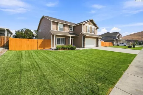 3070 Hickory Ave, West Richland, WA 99353