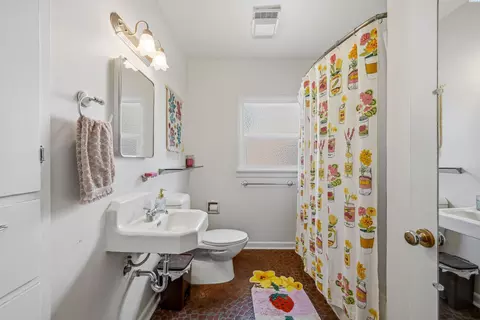 Bath - 146-148 SE Water St, Pullman, WA 99163 photo 1 of 3