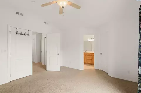 Bedroom - 225 Sanna Ct, Pullman, WA 99163 photo 4 of 7