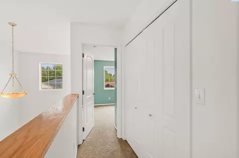Entry Way - 225 Sanna Ct, Pullman, WA 99163 photo 6 of 7
