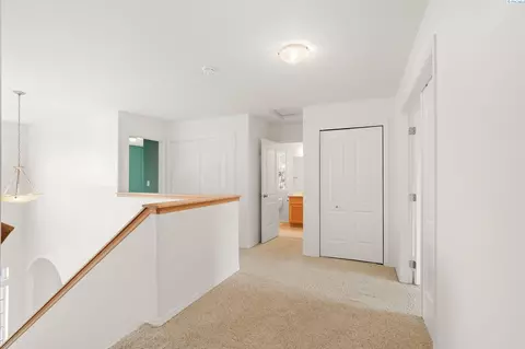 Entry Way - 225 Sanna Ct, Pullman, WA 99163 photo 5 of 7