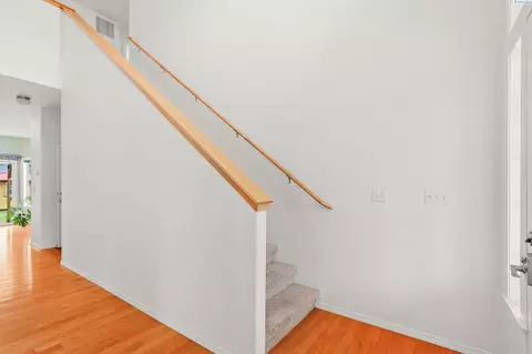 Entry Way - 225 Sanna Ct, Pullman, WA 99163 photo 4 of 7