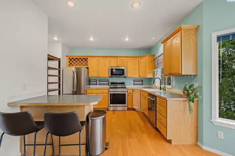 Kitchen - 225 Sanna Ct, Pullman, WA 99163 photo 2 of 4