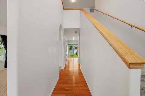 Entry Way - 225 Sanna Ct, Pullman, WA 99163 photo 1 of 7