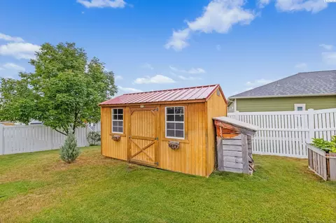 Exterior - 225 Sanna Ct, Pullman, WA 99163 photo 6 of 9