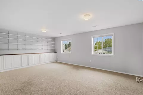 Living - 225 Sanna Ct, Pullman, WA 99163 photo 6 of 6