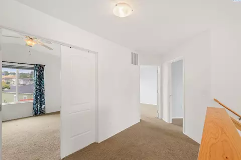 Entry Way - 225 Sanna Ct, Pullman, WA 99163 photo 7 of 7