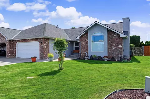 7800 Olmstead Ct, Yakima, WA 98903