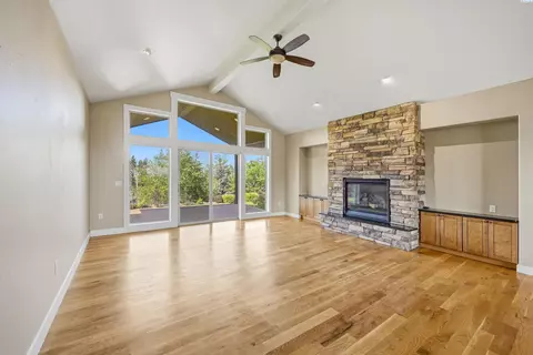 Living - 1875 SW Barclay Ridge Dr, Pullman, WA 99163 photo 4 of 7