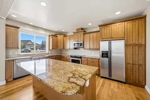 Kitchen - 1875 SW Barclay Ridge Dr, Pullman, WA 99163 photo 3 of 4