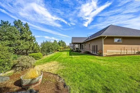 Exterior - 1875 SW Barclay Ridge Dr, Pullman, WA 99163 photo 3 of 7