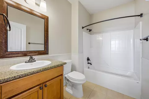 Bath - 1875 SW Barclay Ridge Dr, Pullman, WA 99163 photo 3 of 4