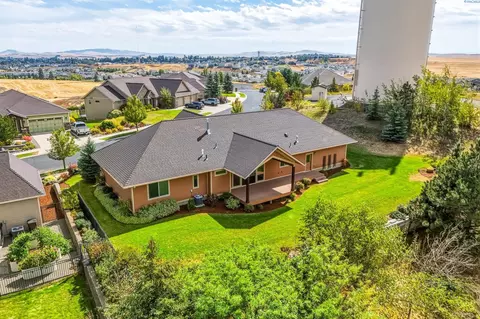 View/Area - 1875 SW Barclay Ridge Dr, Pullman, WA 99163 photo 2 of 8