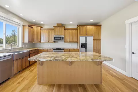Kitchen - 1875 SW Barclay Ridge Dr, Pullman, WA 99163 photo 1 of 4